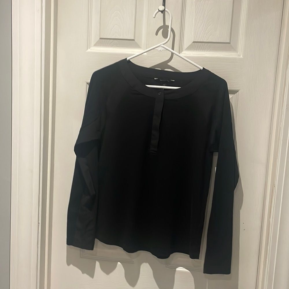 Banana Republic blouse peek button SZ small